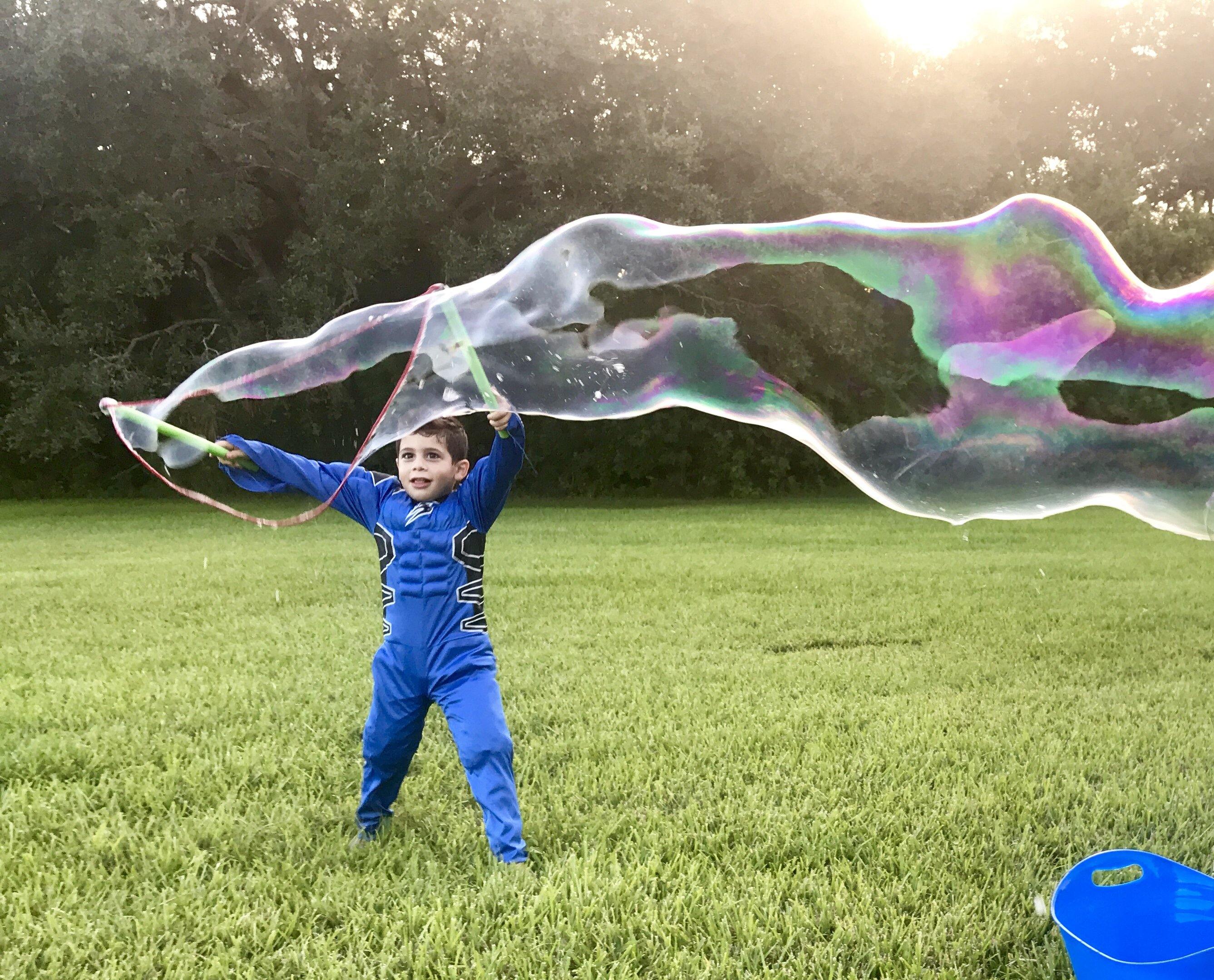 4 Big Bubble Wands and 6-pack WOWmazing Bubble Refill - Makes 6 Gallons! - South Beach Bubbles
